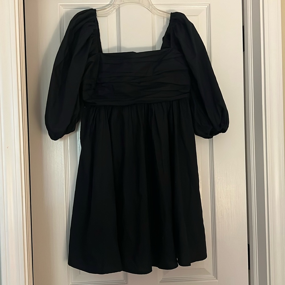 The A&F Emerson Poplin Puff
Sleeve Mini Dress